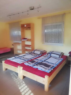 1 bedroom, WiFi, bed sheets - Wheelchair accessible vacation apartment at Lake Balaton/Balatonboglar,dogs allowed/free of charge (Balatonboglár)