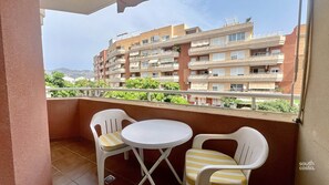 Outdoor dining - Centrally located family apartment - South Costa, Nerja (Nerja)