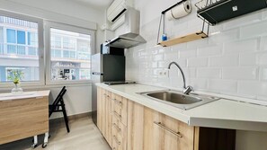 Fridge, microwave, toaster - Modern Central Apartment - South Costa Nerja (Nerja)