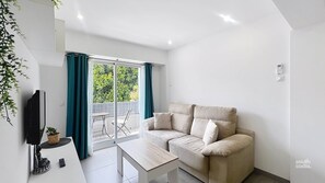 TV - Modern Central Apartment - South Costa, Nerja (Nerja)