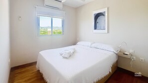 2 habitaciones, tabla de planchar con plancha, wifi y ropa de cama 