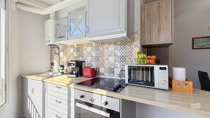 Fridge, microwave, oven, stovetop - Cozy and bright apartament (Nerja)