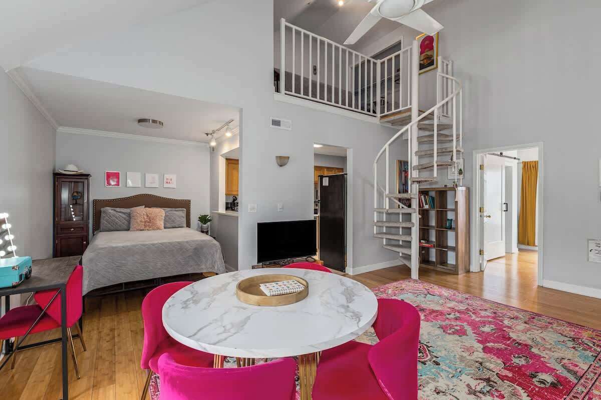 2 soverom, strykejern/-brett, wi-fi (inkludert) og sengetøy