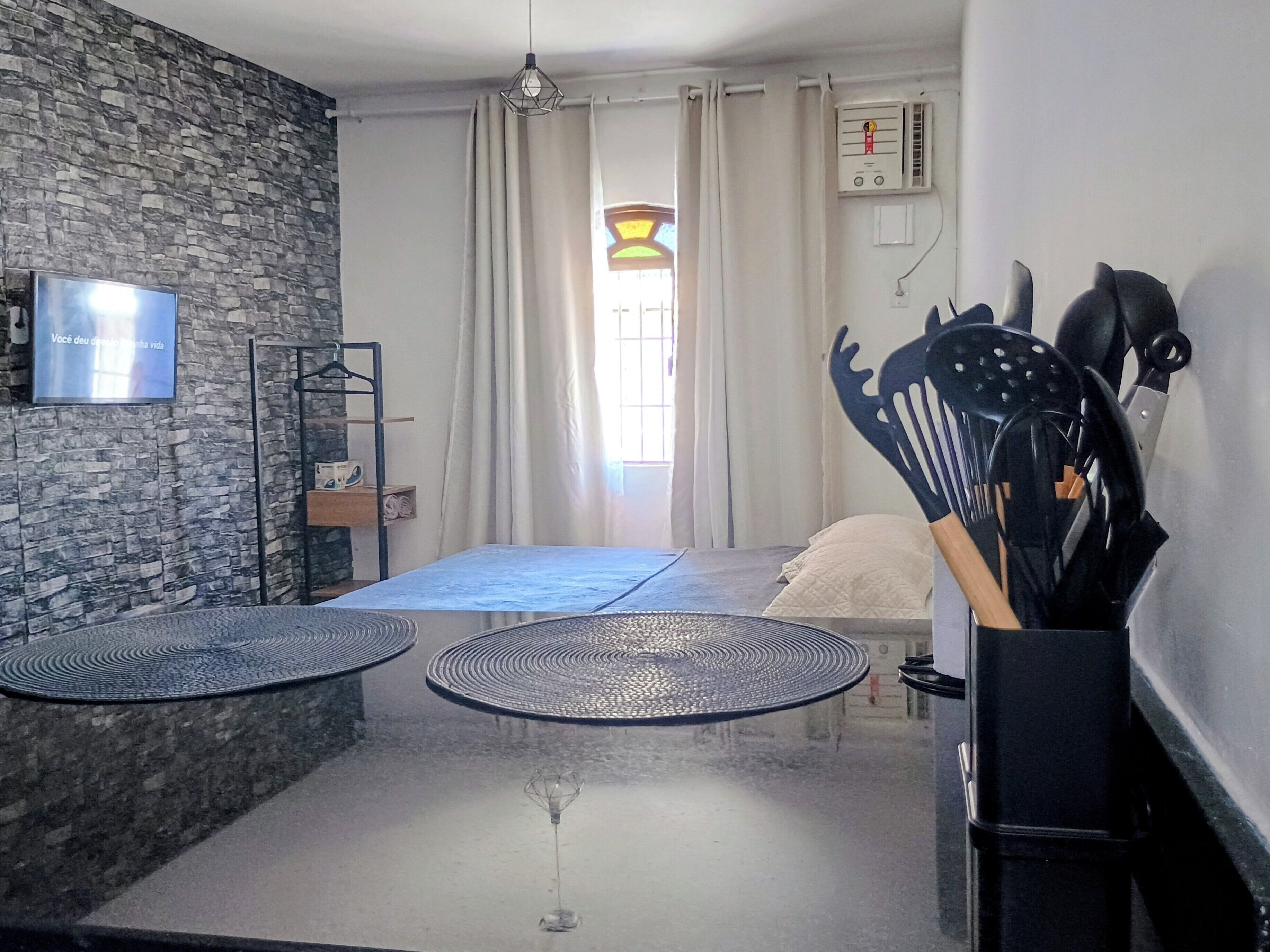 1 habitación, tabla de planchar con plancha, wifi gratis y ropa de cama 