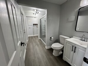 Dusche, Haartrockner, Bidet, Handtücher