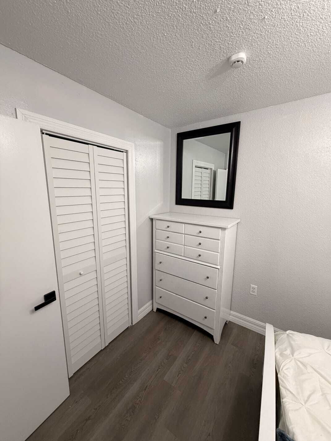 3 bedrooms, in-room safe, iron/ironing board, free WiFi