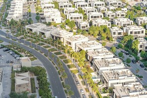 Exterior - Free housekeeping visits during your stay - StayShort - Studio in Damac Hills Sleeps 2 with Balcony! (Damac Hills)