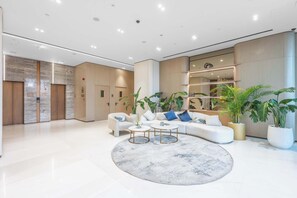 Lobby - StayShort - Studio Unit in JVC Sleeps 4 with Balcony! (JVC)