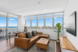 Living area - Cityview Escape Poolside Living near CBD and Beach (Wollongong)