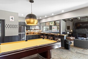 Games room - Chamonix #15 - Cozy Mtn Retreat with Fireplace (Mammoth Lakes)