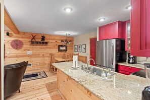 Fridge, microwave, oven, stovetop - Chamonix #15 - Cozy Mtn Retreat with Fireplace (Mammoth Lakes)
