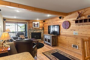 TV, fireplace, DVD player, stereo - Chamonix #15 - Cozy Mtn Retreat with Fireplace (Mammoth Lakes)