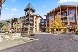 Exterior - The Village #2408 - Village Center Cozy Getaway w Fireplace (Mammoth Lakes)
