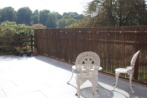 Terrace/patio - The Nestle - A Romantic Rural Retreat (Ilminster)