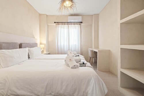 Casa Angeles, Frontline Beach House