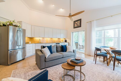 Airy and bright top floor villa