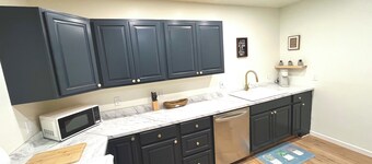 3-bedroom house in beautiful Grants with cool AC breeze