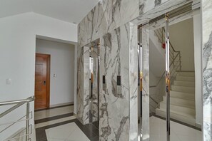 Interior - [The~Natural~Blues] @DowntownSD +Pool+Gym+Centric (Santo Domingo)