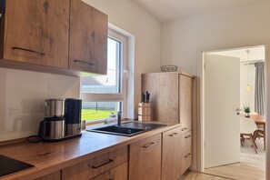 Kaffetrakter/tekoker, kjøleskap, ovn og kokeplater