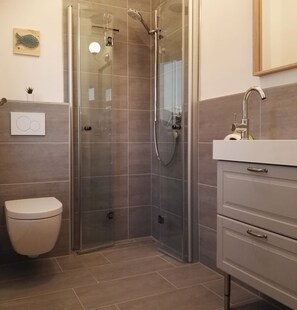Shower - Moderne Ferienwohnung mit Sauna & Terrasse (Burhave)