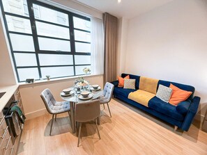 Living area - NEW Studio flat near Regent's Park & Marylebone (London)