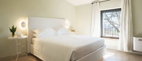 7 bedrooms, iron/ironing board, free WiFi, bed sheets