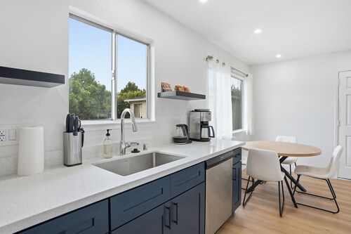 NEW! Modern 2BR Unit w/ Covered Parking in Santa Clara