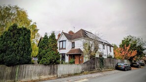 Exterior - Lovely 3 bedroom detached house in Newbury (Newbury)