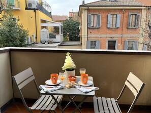 Outdoor dining - Romantic House (Bologna)
