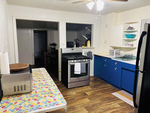 Charming Cozy 2-bedroom home in Hamlin with shared backyard.