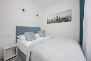 Iron/ironing board, travel cot, WiFi, bed sheets - Functional Studio in the Heart of Ochota | Close to Och-Theater (Warszawa)