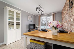 Dining - Modern Apartment | 2 Bedrooms | Workspace | Katowice. (Katowice)