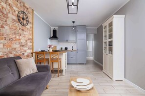 TV, offices - Karoliny 5 | Katowice | Modern Apartment | Remote Work | Two Bedroom (Katowice)