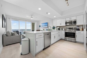 Coffee/tea maker, fridge, microwave, oven - Resort Life w/Beach Access & Balcony (Miramar Beach)