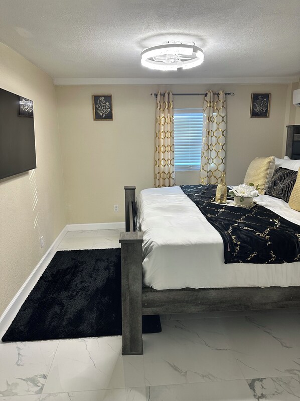 Iron/ironing board, WiFi, bed sheets