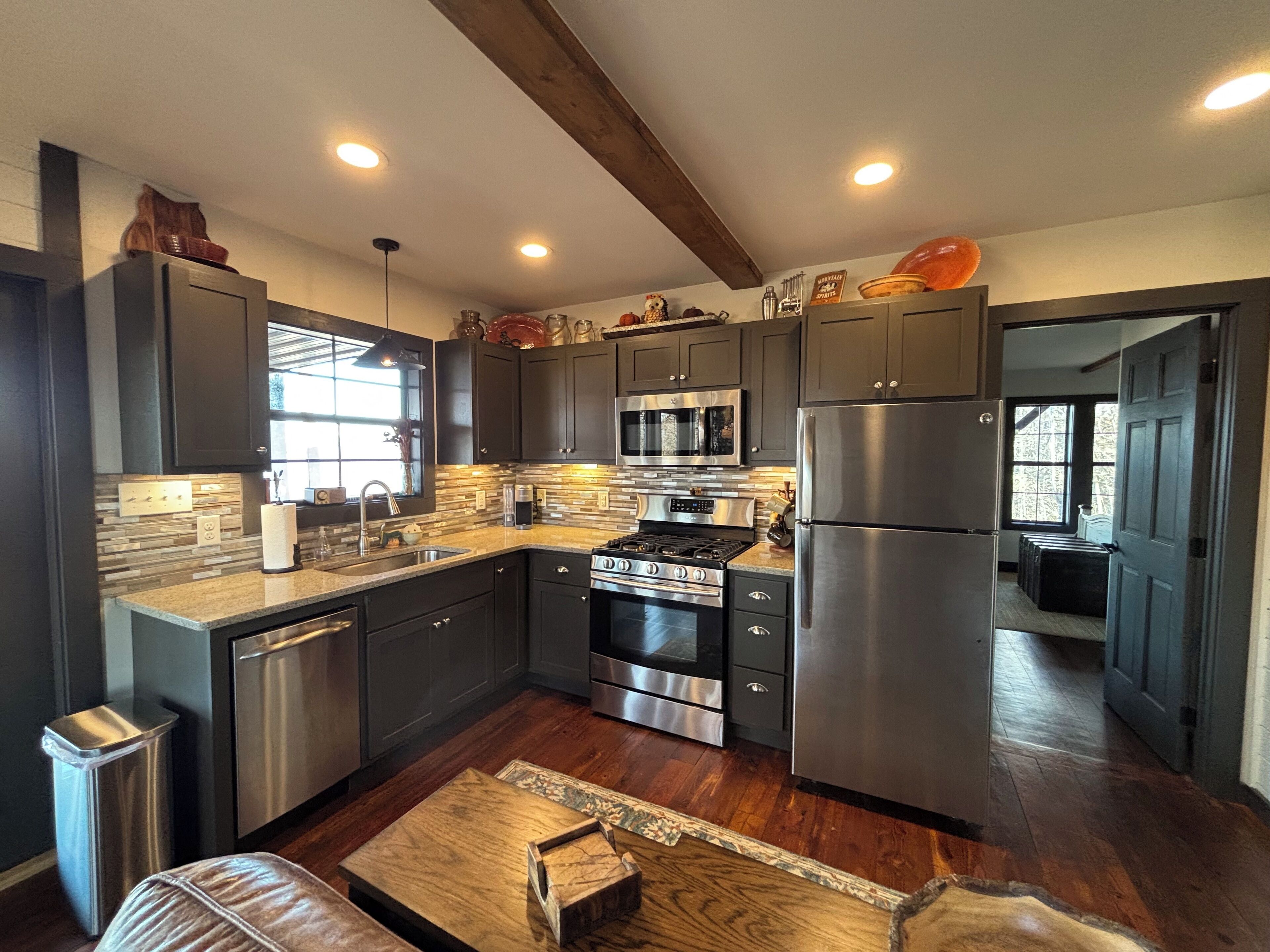 Micro-ondes, four, plaque de cuisson, lave-vaisselle