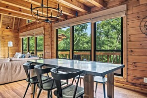 TV, fireplace, books - Mountain Bliss Hideaway (Maggie Valley)