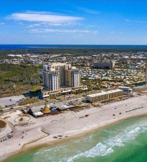 Beach nearby - Balcony Studio | Pool & Gulf Views | Walk to Beach (Panama City Beach)