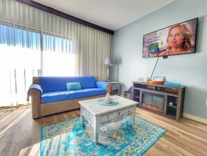 TV - Studio Partial Gulf View Steps to Beach &Pier Park (Panama City Beach)