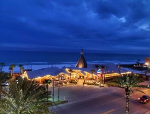 Exterior - Studio Partial Gulf View Steps to Beach &Pier Park (Panama City Beach)