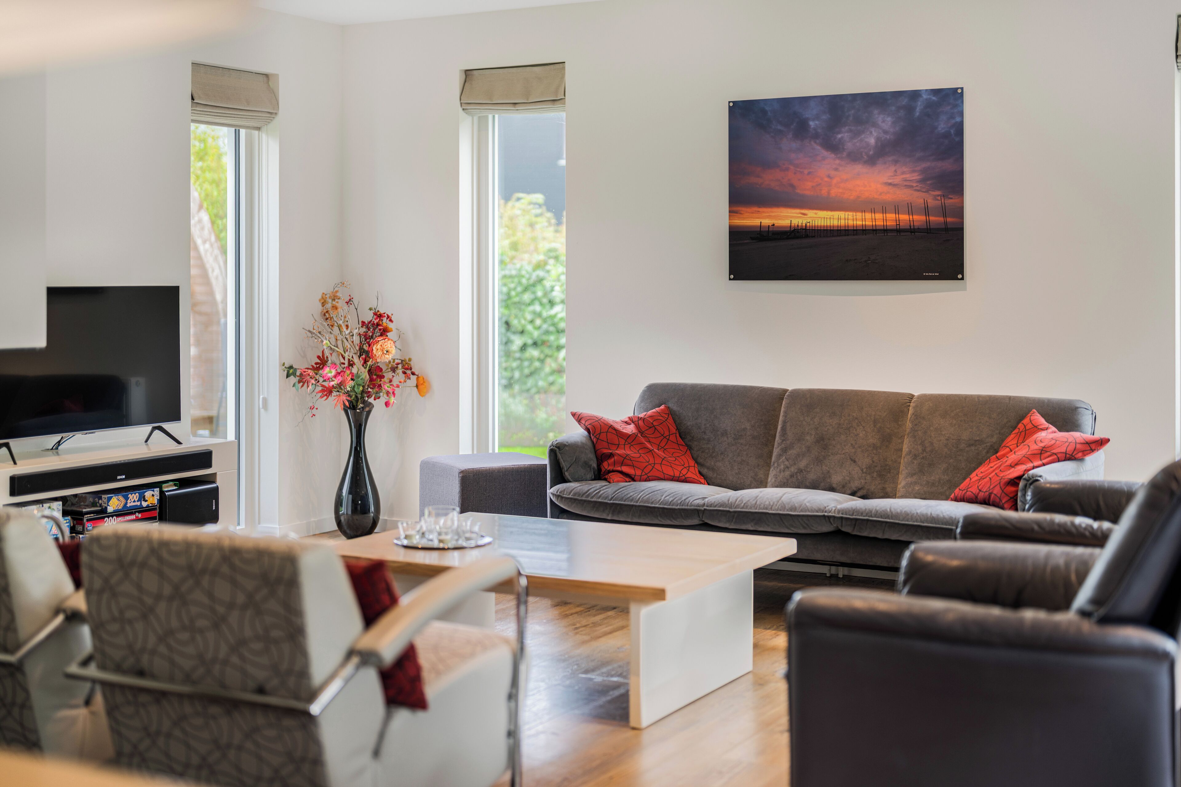 TV connectée, cheminée, chaîne hi-fi