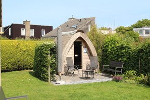 Terrace/patio - Luxurious detached vacation home with unique garden sauna (De Cocksdorp)