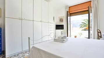 3 camere, ferro/asse da stiro