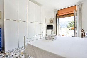 3 camere, ferro/asse da stiro