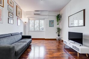 TV - HYRIA Holiday Home (Roma)