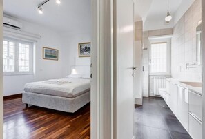 Iron/ironing board, WiFi, bed sheets, wheelchair access - HYRIA Holiday Home (Roma)