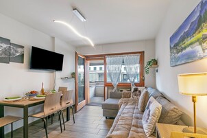 Appartement Familial, 1 chambre, balcon (Prestige Eleven In The Center Of Town) | Coin séjour | Télévision à écran plat
