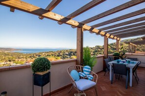 Apartamento Deluxe, vistas al mar | Terraza o patio