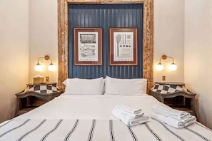 5 Schlafzimmer, Schreibtisch, Bügeleisen/Bügelbrett, Reisekinderbett