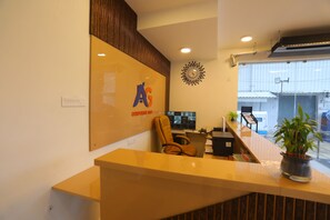 ฝ่ายต้อนรับ